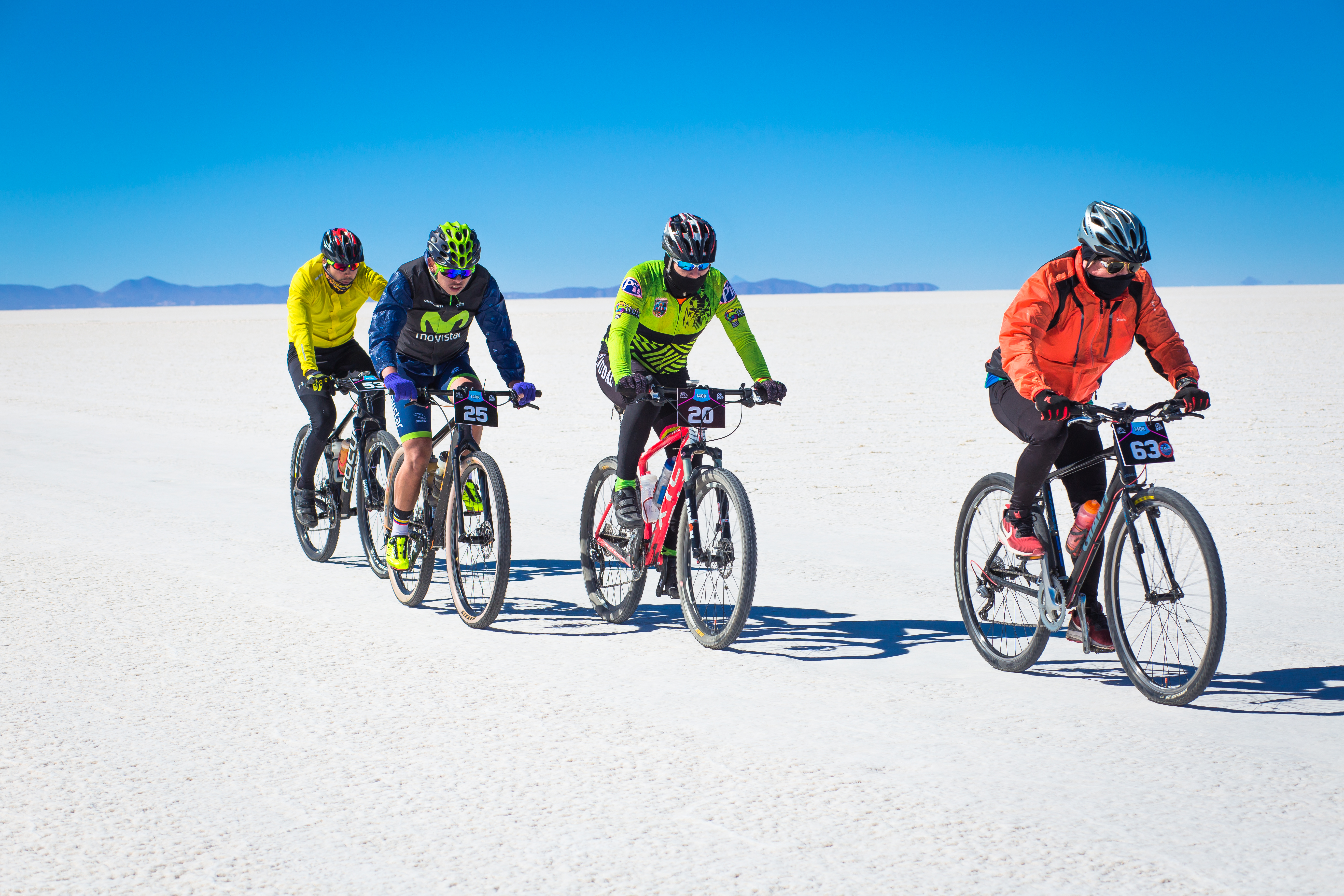 Ciclistas en el Salar